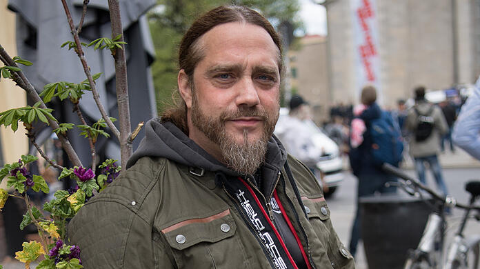 Martin Kesici - seine Rücklagen sind aufgebraucht: "Ich habe für ein paar Monate Hartz IV beantragen müssen."