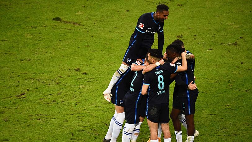 Herthas Spieler jubeln nach dem Treffer in der zweiten Halbzeit.