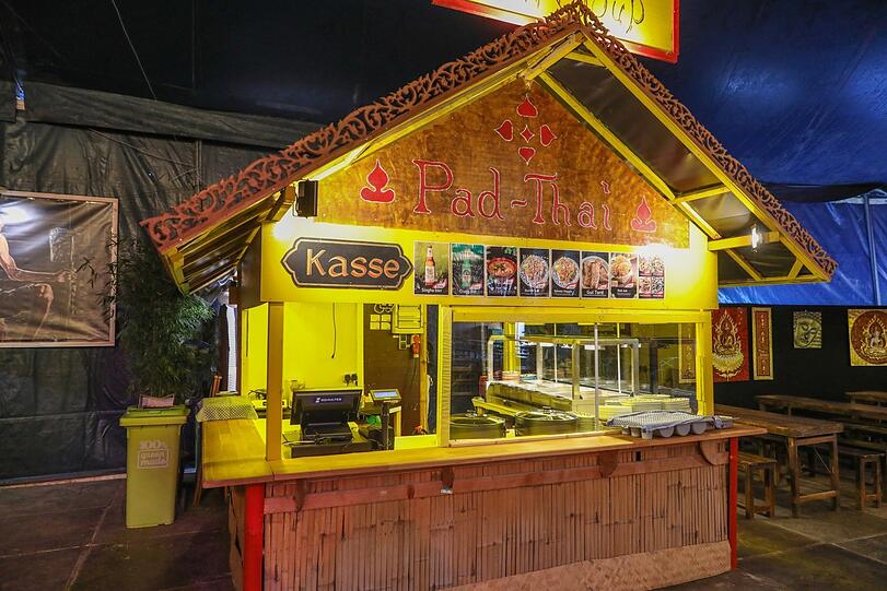 Hier gibt's unter anderem heiße, frittierte Insekten.