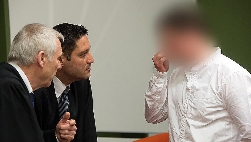 Der Angeklagte Ufuk C. (r.) ist zu dreieinhalb Jahren Haft verurteilt worden. Der Angeklagte Ufuk C. (r.) ist zu dreieinhalb Jahren Haft verurteilt worden.