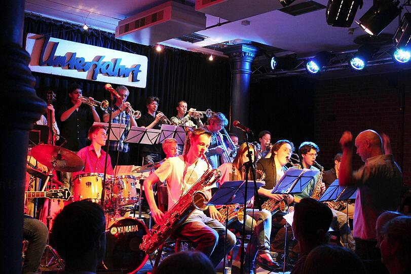 Die Big Band des Pestalozzi-Gymnasiums hat freilich auch schon in der Unterfahrt gespielt.