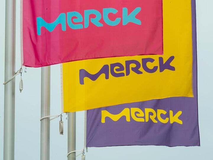 Das Darmstädter Chemie- und Pharmaunternehmen Merck sieht zuversichtlich ins zweite Halbjahr.