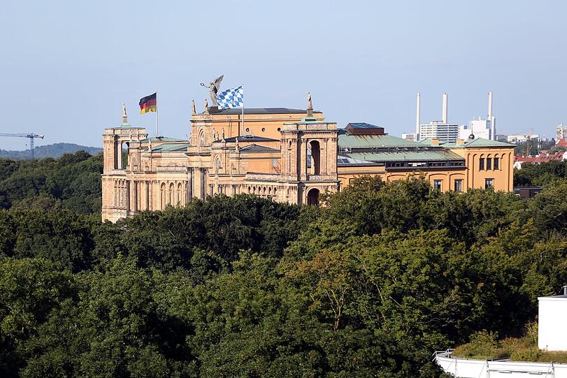 Mitten im Grünen: die Dachlandschaft vom Maximilianeum.