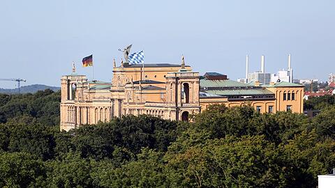 Im Bayerischen Landtag hat die Grünen-Fraktion den Stopp des gesamten Straßenbaus im Freistaat gefordert.