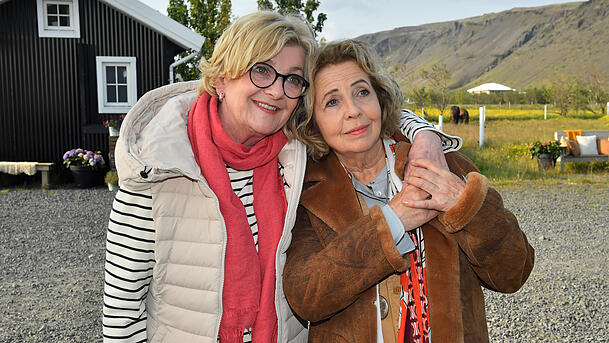 Saskia Vester und Michaela May sind auch beim Oster-"Traumschiff" dabei. Saskia Vester und Michaela May sind auch beim Oster-"Traumschiff" dabei.