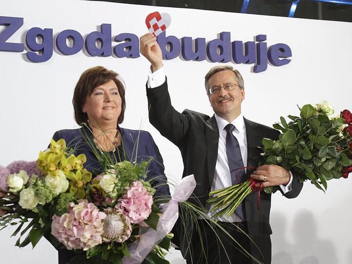 Bronislaw Komorowski liegt bei der Auszählung weit vorne
