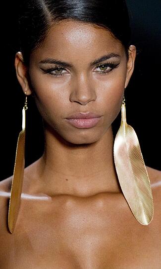 Gewagte Kleider und viel nackte Haut: Das ist die Fashion Week in Sao Paulo.