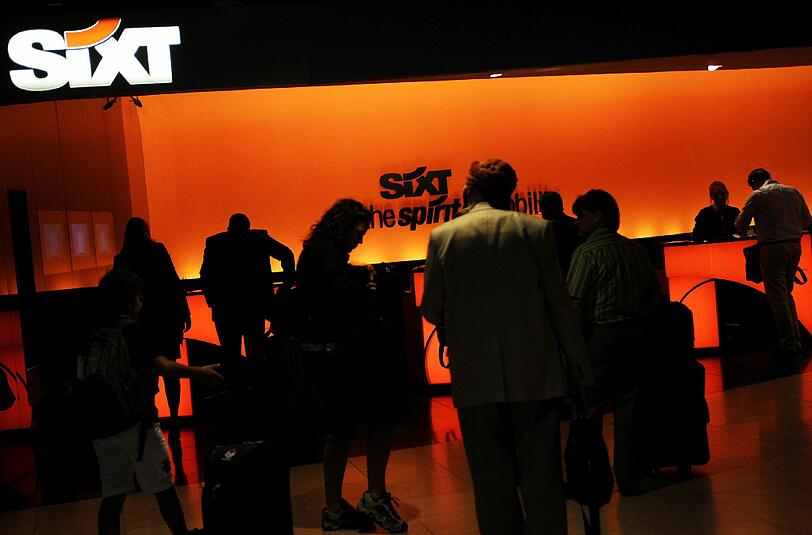 Firmen mit vielen Filialen oder großem Fuhrpark fühlen sich vom neu geregelten Rundfunkbeitrag benachteiligt. Der Autovermieter Sixt zog deshalb vor Gericht und hat  verloren.