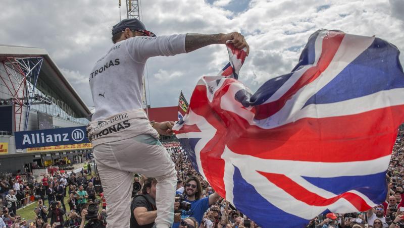 Heimsieg: Lewis Hamilton wird nach seinem Erfolg 2018 in Silverstone von den Fans gefeiert. Heimsieg: Lewis Hamilton wird nach seinem Erfolg 2018 in Silverstone von den Fans gefeiert.