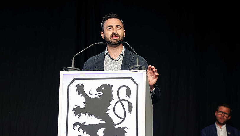 Peter Schaefer, der neue Vizepräsident des TSV 1860, bei der Mitgliederversammlung Anfang Juli im Zenith.