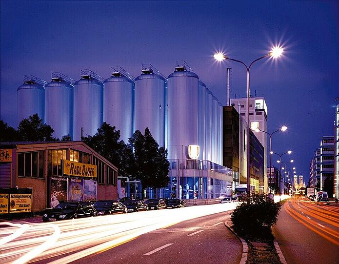 Wahrzeichen am Marsfeld: die Hochtanks der Spatenbrauerei.