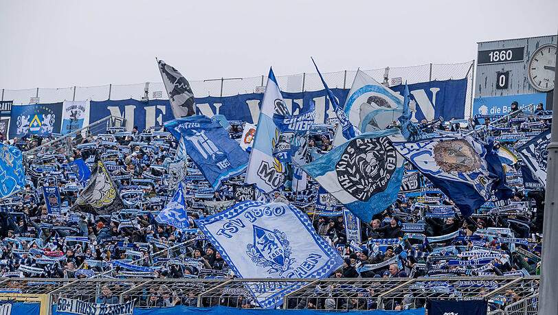 L&ouml;wenfans in der Westkurve.