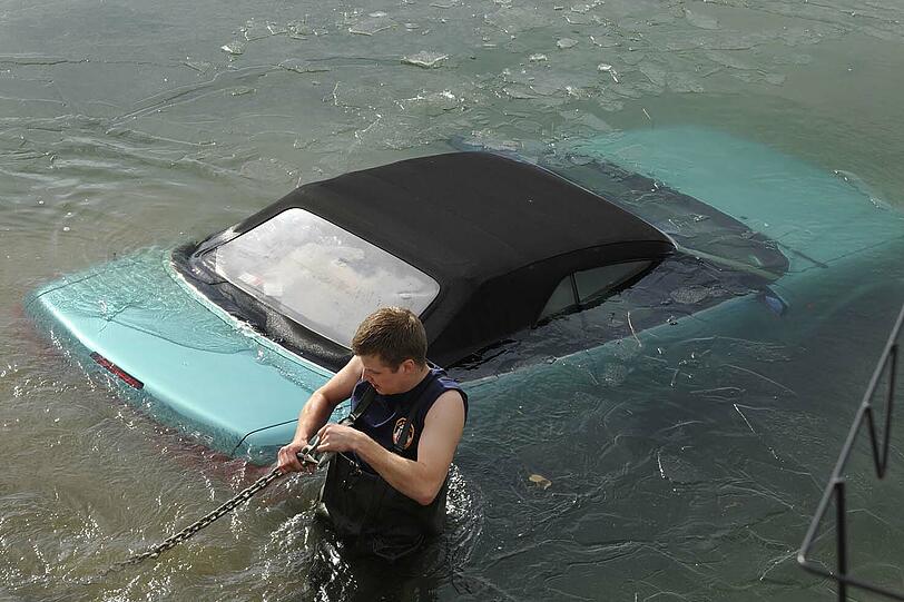 Bergkirchen: Auto im Badesee geparkt - Bilder - Abendzeitung München