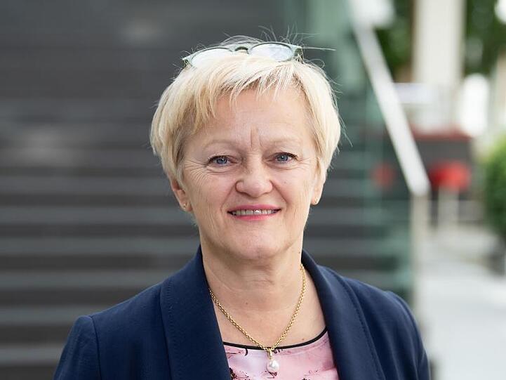Renate Künast (Bündnis 90/Die Grünen) hat einen Teilerfolg gegen Beschimpfungen und Beleidigungen im Nezt errungen.