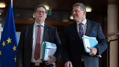 Sie verhandeln für die EU: Von der Leyens Kabinettschef Björn Seibert (l) und Handelskommissar Maros Sefcovic. (Archivbild)