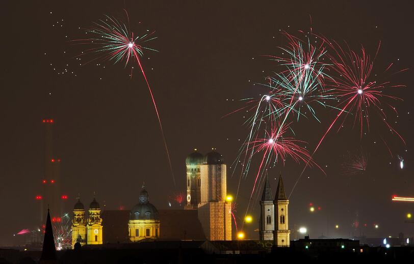 Feuerwerk über den Dächern von München: So begrüßte die Landeshauptstadt das Jahr 2012.