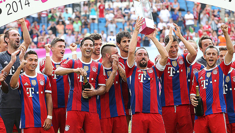 Franck Ribéry (M.) bereitet das 1:0 durch Robert Lewandowski mustergültig vor Franck Ribéry (M.) bereitet das 1:0 durch Robert Lewandowski mustergültig vor