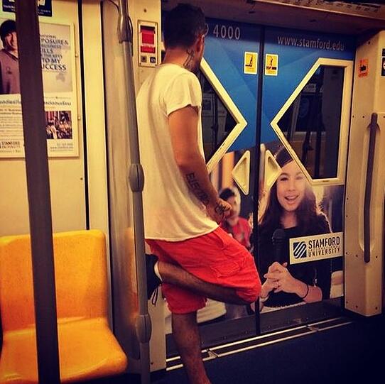 Bushido fährt in Bangkok U-Bahn