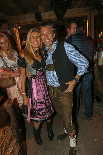 Feierten im Käferzelt: Urs Meier mit Ehefrau Andrea.