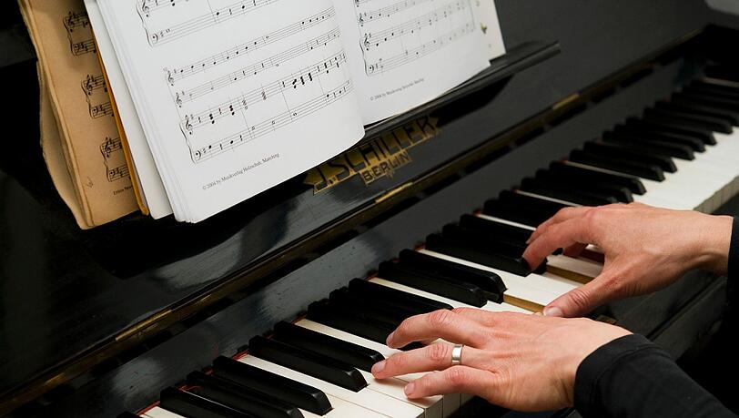 Bei dem Konzert wird nicht auf einem gewöhnlichen Klavier gespielt, sondern auf einem historischen Flügel. Bei dem Konzert wird nicht auf einem gewöhnlichen Klavier gespielt, sondern auf einem historischen Flügel.