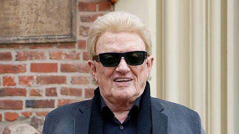 Heino besucht zum ersten Mal den Wiener Opernball.