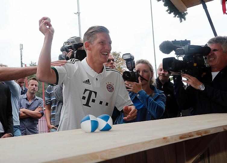 Das neue Wiesn-Trikot des FC Bayern für das Oktoberfest 2013: Die Bilder von der offiziellen Präsentation