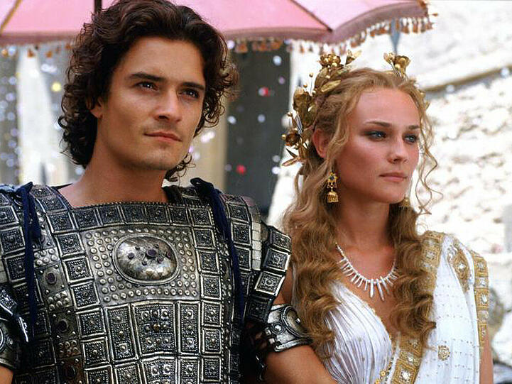 Unglücklicherweise verliebt sich der attraktive Königssohn Paris (Orlando Bloom, l.) in die schöne Helena (Diane Kruger, r.), Königin von Sparta