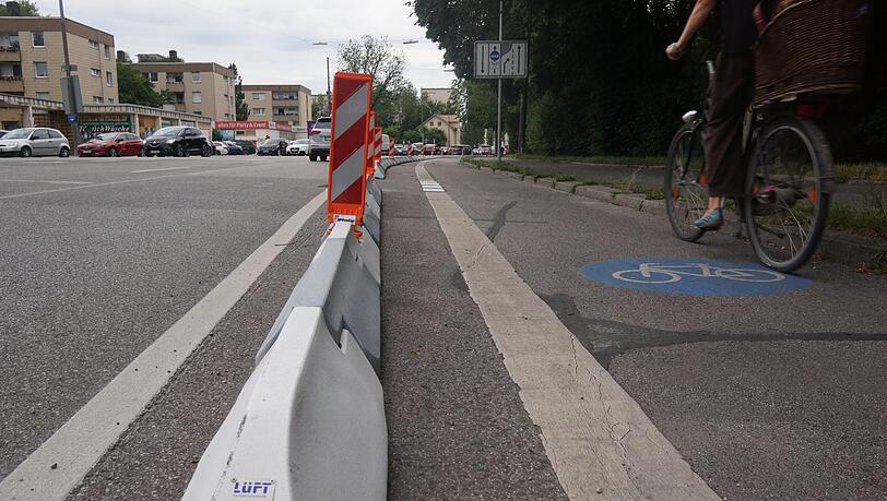 Die höchsten Elemente sind am Harras installiert. Das System "Bike Lane Protector" wurde mit der Stadt Wiesbaden entwickelt. Die höchsten Elemente sind am Harras installiert. Das System "Bike Lane Protector" wurde mit der Stadt Wiesbaden entwickelt.