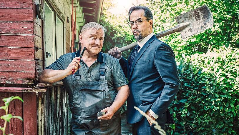 "Tatort: Unter Gärtnern": Kommissar Thiel (Axel Prahl, l.) und Professor Boerne (Jan Josef Liefers) ermitteln im Schrebergarten.