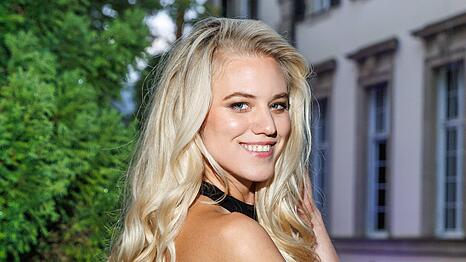 Schauspielerin Larissa Marolt sprach im Interview mit der AZ über ihre Karriere.