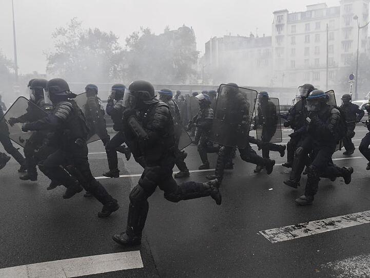 Die französische Polizei war in Paris mit einem Großaufgebot im Einsatz.