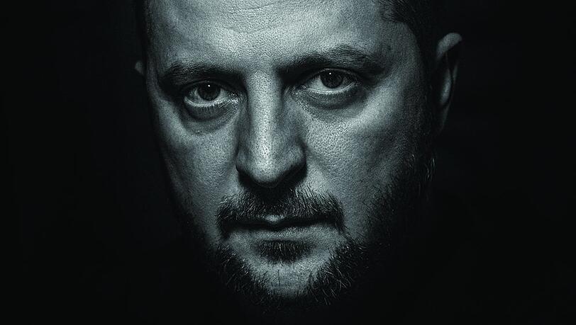 Simon Shusters Buch "Vor den Augen der Welt. Wolodymyr Selenskyj und der Krieg in der Ukraine" ist bei Goldmann erschienen und kostet 26 Euro. Simon Shusters Buch "Vor den Augen der Welt. Wolodymyr Selenskyj und der Krieg in der Ukraine" ist bei Goldmann erschienen und kostet 26 Euro.