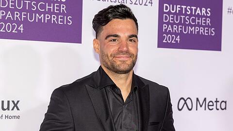 Stefano Zarrella musste abgeschleppt werden. Ihm geht es nach einem Unfall mit dem Auto zum Gl&uuml;ck gut.