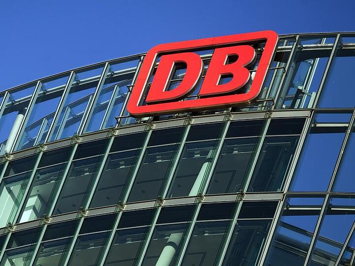 Die Zentrale der Deutschen Bahn (DB) in Berlin