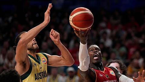 Dennis Schröder (r) führte Deutschland zum Sieg.