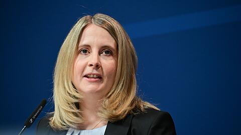 Bauministerin Verena Hubertz will Bauen leichter und billiger machen (Archivbild)