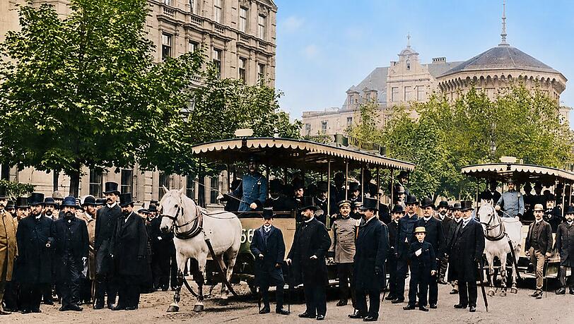 16.6.1888: Am Isartor wird die &bdquo;Tal-Linie&ldquo; der Pferde-Trambahn er&ouml;ffnet, sie f&auml;hrt schon auf Schienen.