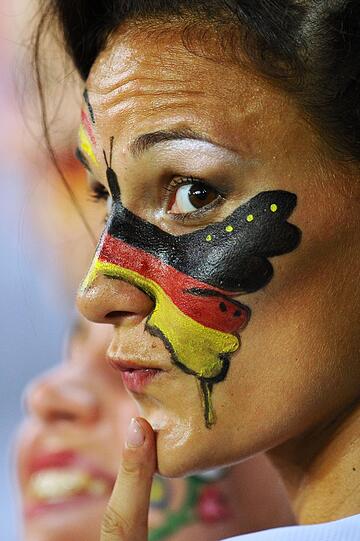 Euro 2012: Gegen Holland: So sexy und verrückt jubeln die Fans - Bilder - Abendzeitung München
