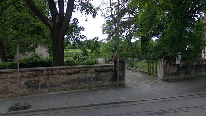 Der schlechte Zustand der Mauer an der Loretokirche ist einem Berg am Laimer ein Dorn im Auge. Der schlechte Zustand der Mauer an der Loretokirche ist einem Berg am Laimer ein Dorn im Auge.