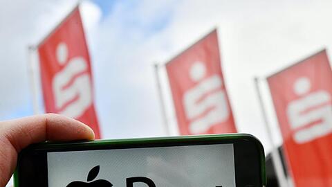 Eine echte Premiere: Die Sparkassen hatten Ende 2018 noch zurückhaltend auf Apple Pay reagiert.