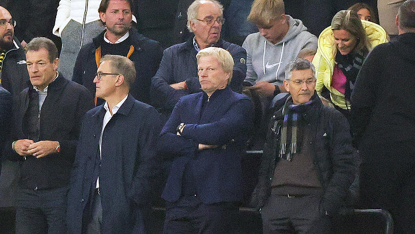 Hier war noch alles in Ordnung: Oliver Kahn (2.v.r.) auf der Tribüne des Dortmunder Stadions. Hier war noch alles in Ordnung: Oliver Kahn (2.v.r.) auf der Tribüne des Dortmunder Stadions.