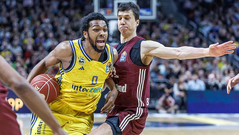 Albas Topscorer beim Sieg gegen die Bayern: Sterling Brown (l).