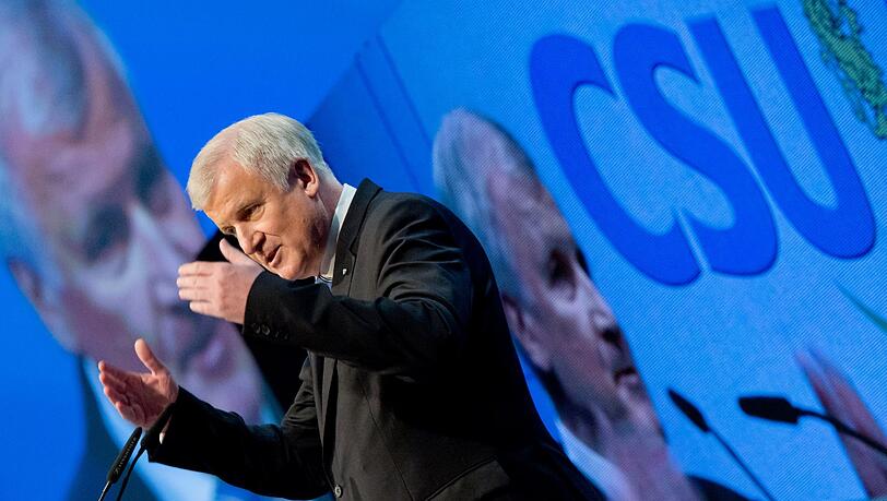 Der CSU-Parteivorsitzende Horst Seehofer spricht am 23.11.2013 in München (Bayern) auf dem Parteitag der CSU. Der CSU-Parteivorsitzende Horst Seehofer spricht am 23.11.2013 in München (Bayern) auf dem Parteitag der CSU.