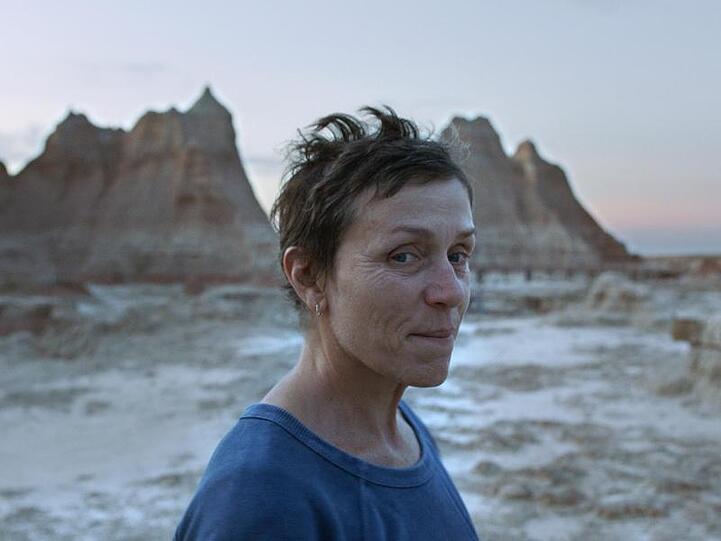 Frances McDormand als Fern in einer Szene des Films "Nomadland", der im Wetbewerb von Venedig läuft.