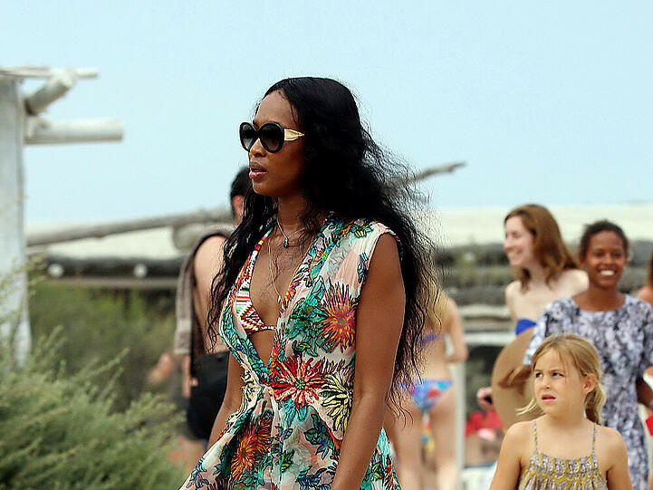 Naomi Campbell weiß, wie man Farben richtig kombiniert