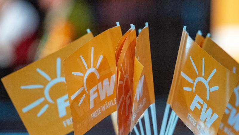 Fähnchen mit dem Logo der Freien Wähler stehen auf einem Tisch. Foto: Armin Weigel/Archiv Fähnchen mit dem Logo der Freien Wähler stehen auf einem Tisch. Foto: Armin Weigel/Archiv
