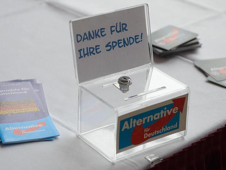Die Bundestagsverwaltung setzte Strafzahlungen in Höhe von über 400.000 Euro fest. Dagegen geht die AfD gerichtlich vor.
