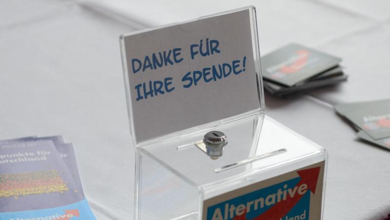 Die Bundestagsverwaltung setzte Strafzahlungen in Höhe von über 400.000 Euro fest. Dagegen geht die AfD gerichtlich vor. Die Bundestagsverwaltung setzte Strafzahlungen in Höhe von über 400.000 Euro fest. Dagegen geht die AfD gerichtlich vor.