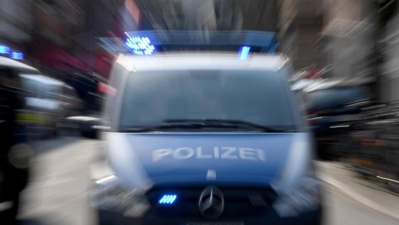 Polizeiwagen mit Blaulicht. Foto: Carsten Rehder/dpa/Symbolbild Polizeiwagen mit Blaulicht. Foto: Carsten Rehder/dpa/Symbolbild