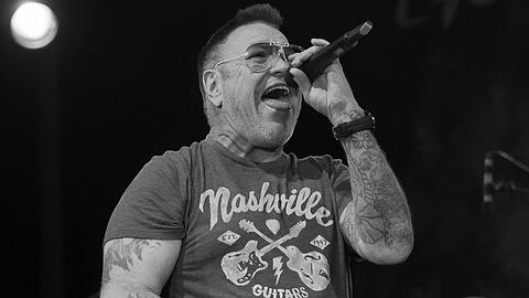 Steve Harwell, Gründer von Smash Mouth, ist tot.